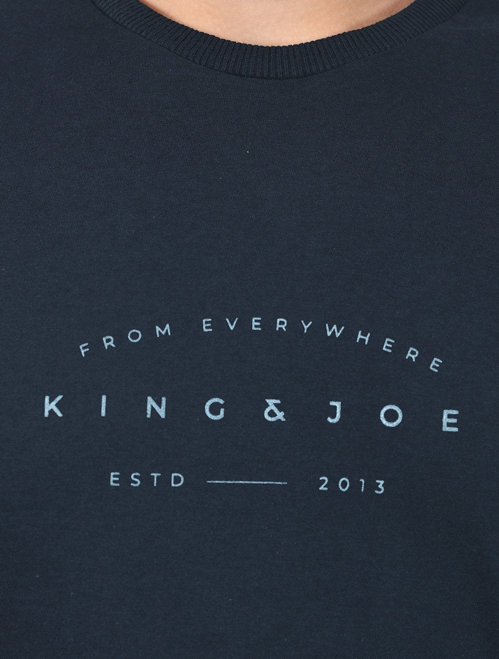 Camiseta King & Joe Masculina Arc From Everywhere Perolado Azul Marinho