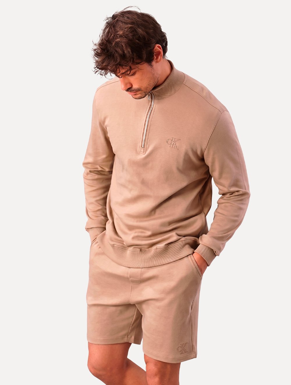 Bermuda Calvin Klein Masculina Suedine CK Logo Cáqui Médio