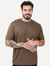 Camiseta Dixen Over Recorte Estruturado na Manga Marrom