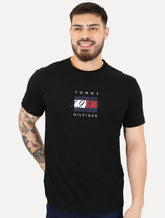 Camiseta Tommy Hilfiger Masculina Linear Flag Graphic Preta