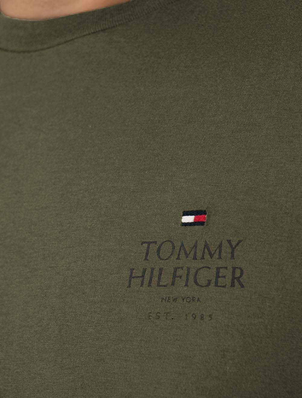 Camiseta Tommy Hilfiger Stack Brand Love Verde Militar