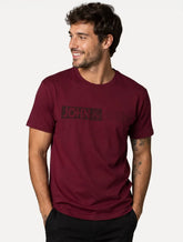 Camiseta John John Masculina Regular Fit On And Off Vinho