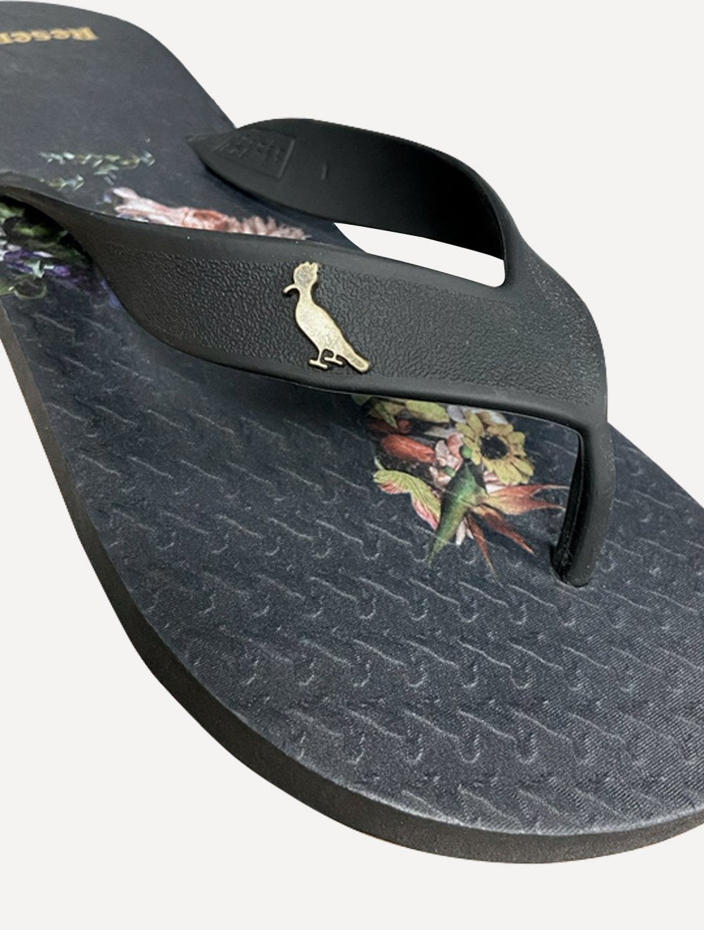 Chinelo Reserva Masculino Pica-Pau Flores Preto