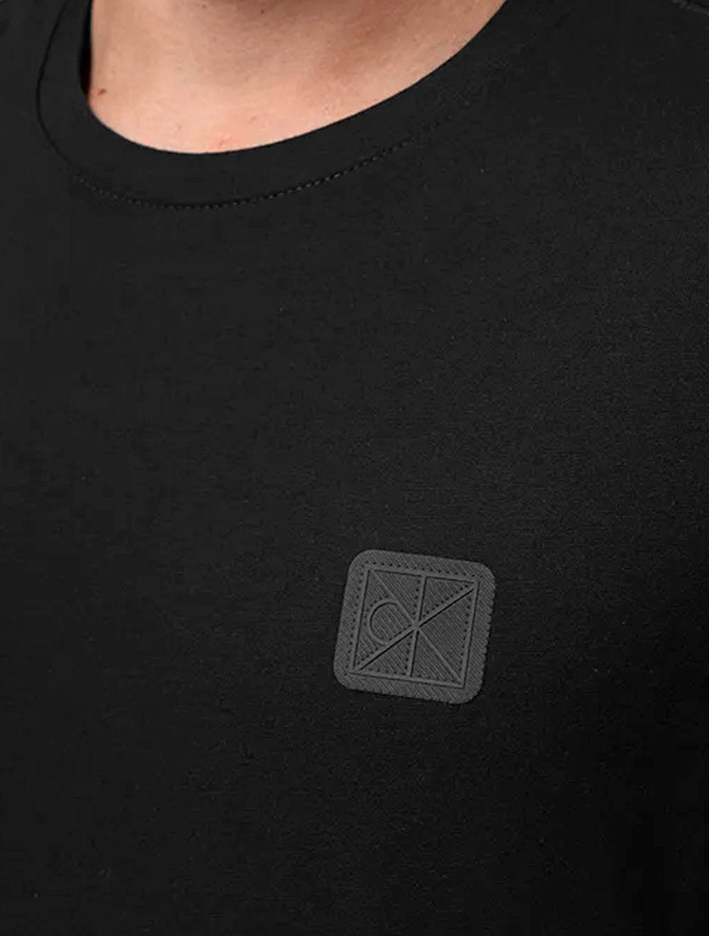 Camiseta Calvin Klein Jeans Masculina Egyptian Cotton CK Rubber Badge Preta