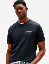 Camiseta Tommy Hilfiger Masculina Stack Poster Logo Azul Marinho