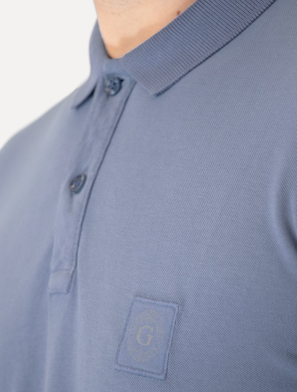 Polo Guess Masculina Piquet Small Patch Azul Médio