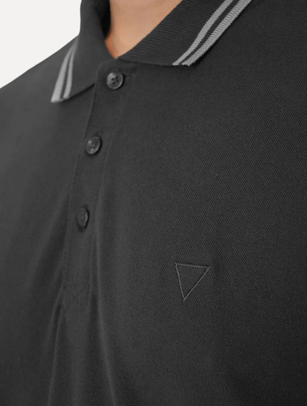 Polo Guess Masculina Piquet Outline Triangle Grey Frieze Preta