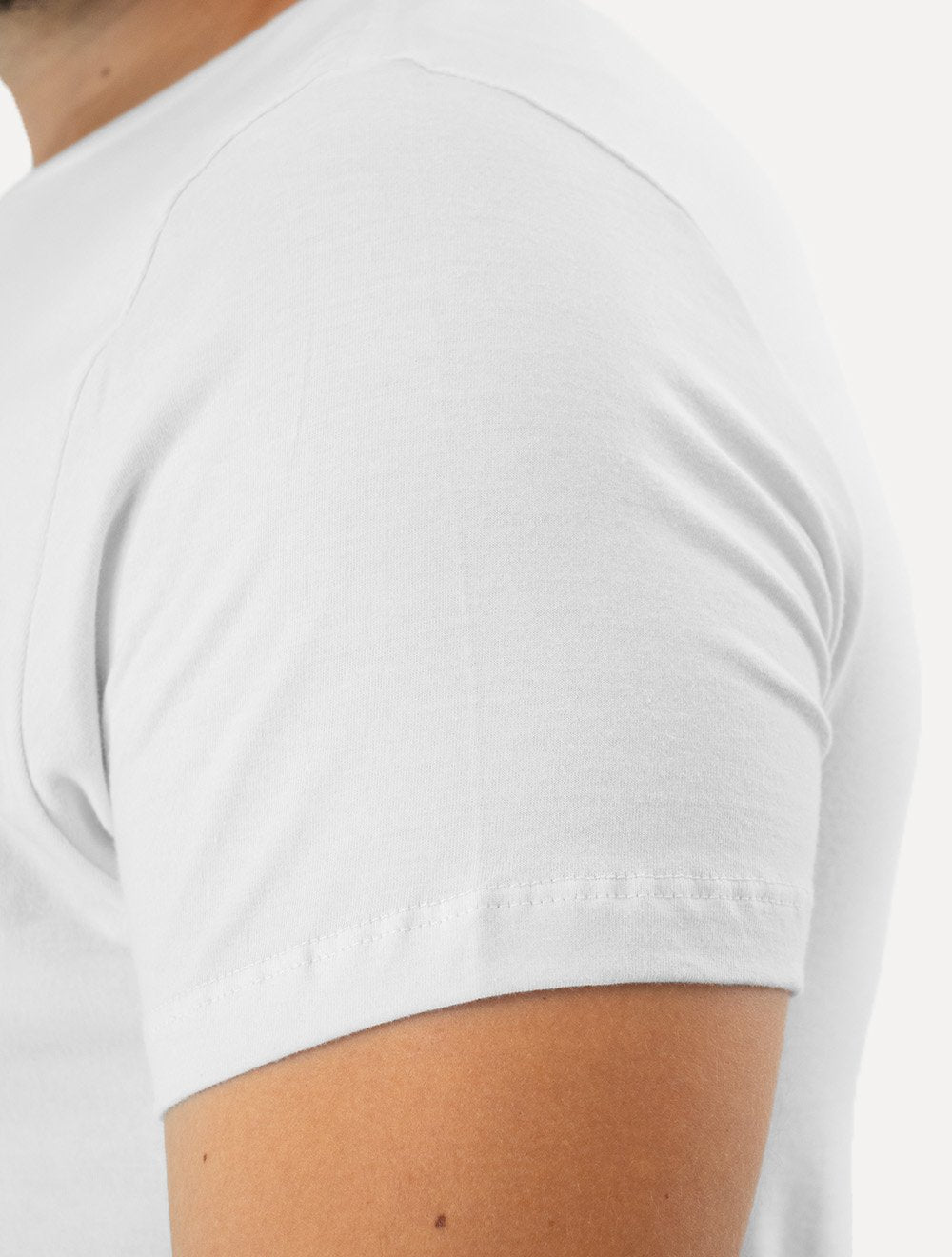 Camiseta Guess Masculina Bordado Peito Branca