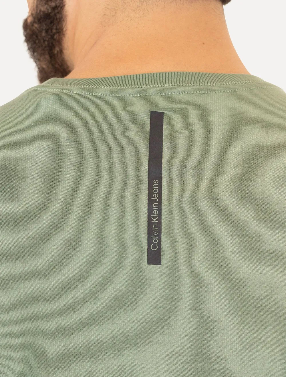 Camiseta Calvin Klein Jeans Masculina Dark Omega Relevo Verde Médio