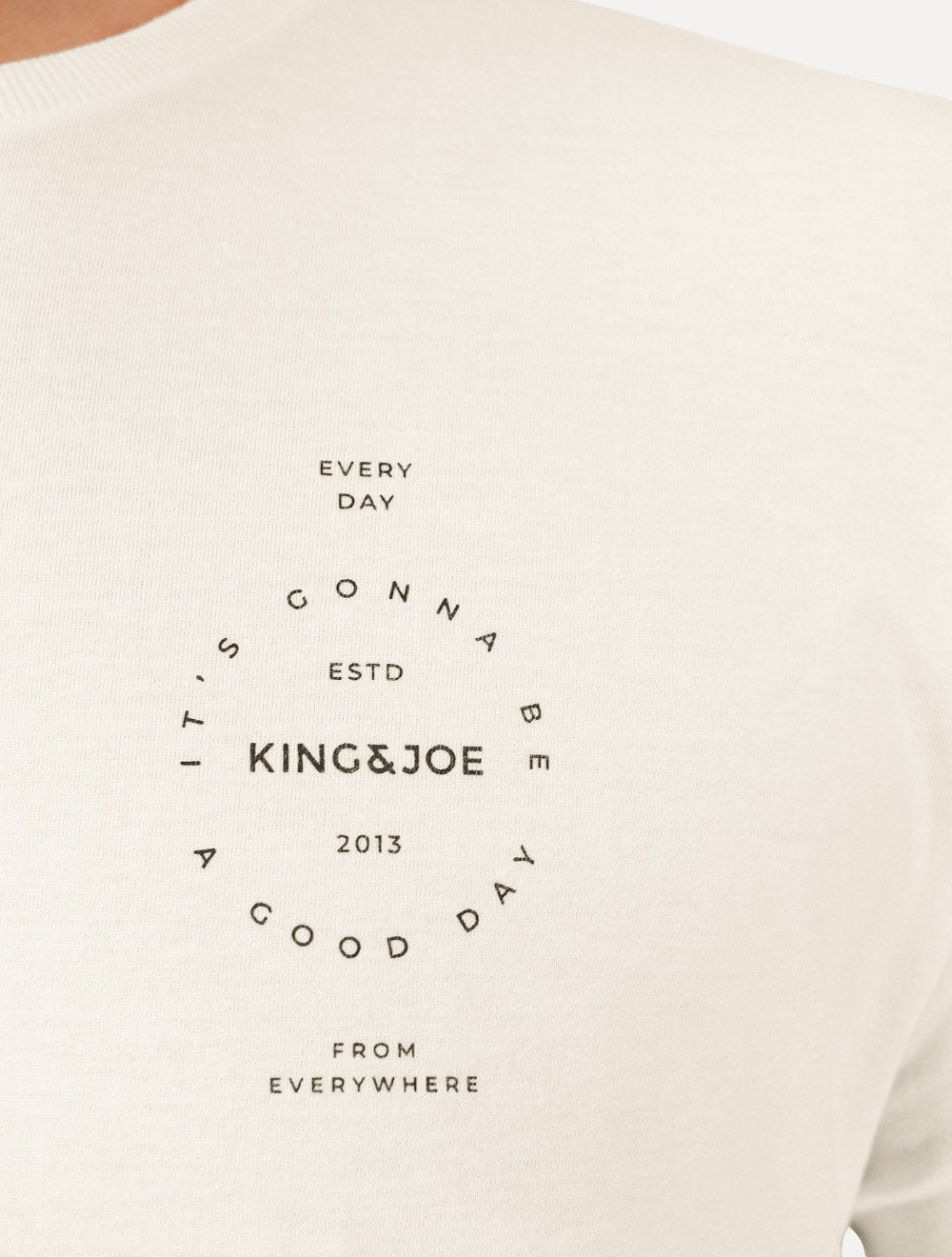 Camiseta King & Joe Masculina Good Day Logo Peito Off White