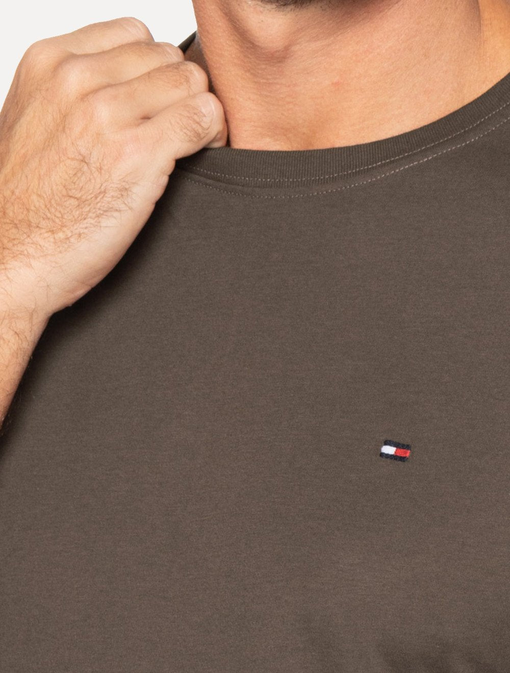Camiseta Tommy Hilfiger Masculina Essential Cotton Marrom