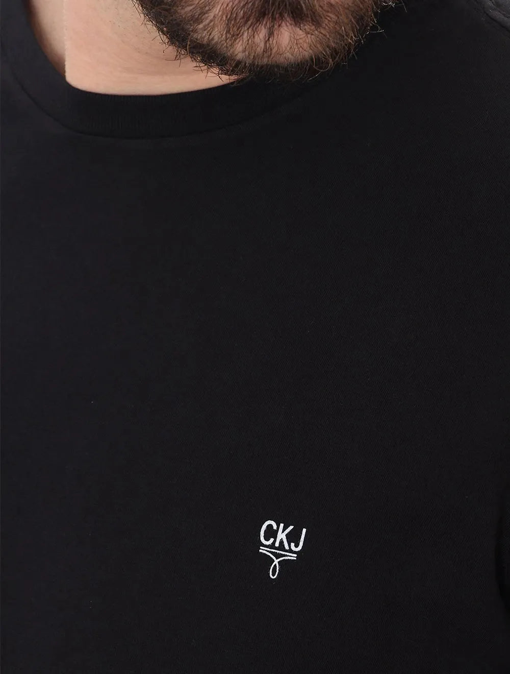 Kit Camisetas Calvin Klein Jeans | Omega Logo Preta/Branca