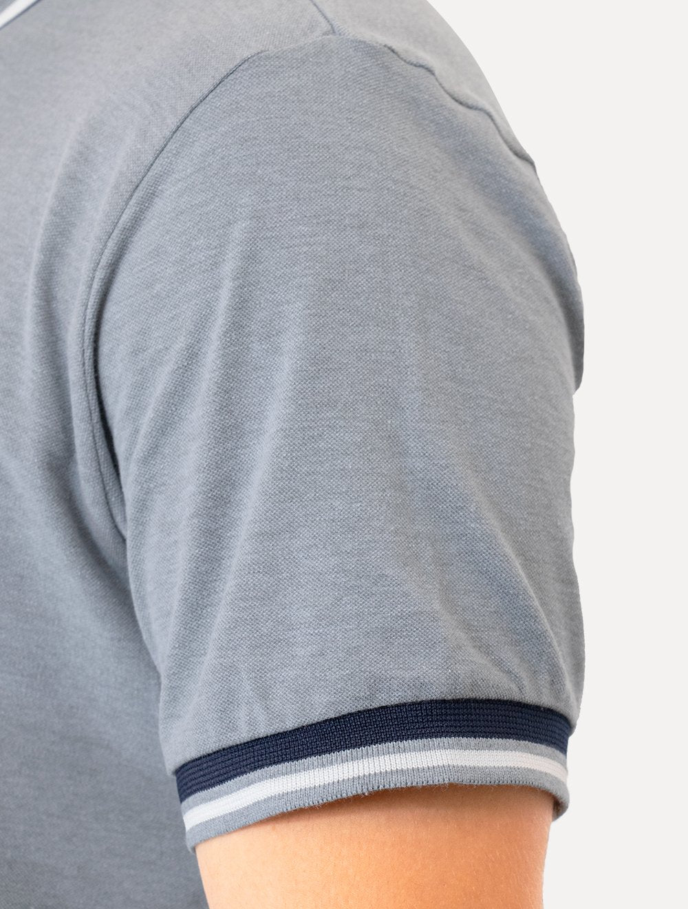 Polo Guess Masculina Piquet Frisos Triangulo Bordado Light Azul Mescla