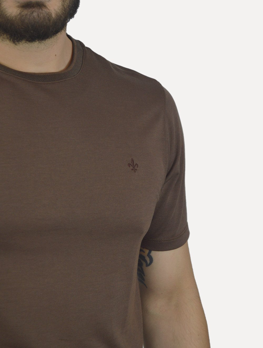 Camiseta Dudalina Masculina Regular Binada Friso Marrom Escuro