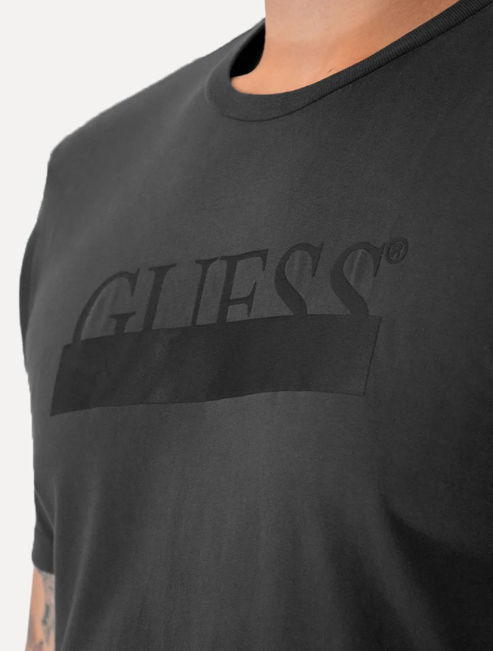 Camiseta Guess Masculina Rubber Logo Sash Chumbo