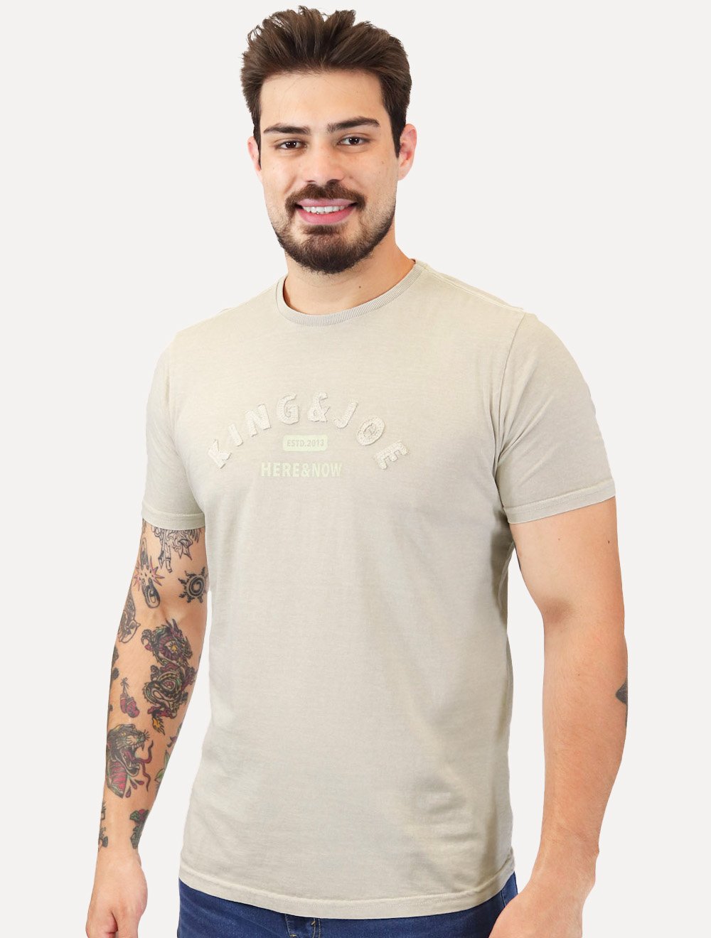 Camiseta King & Joe Masculina Estonada Bordado Estd 2013 Areia