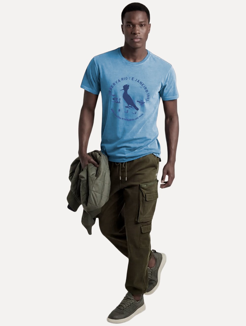 Camiseta Reserva Masculina Carimbo Gaze Stoned Azul Claro