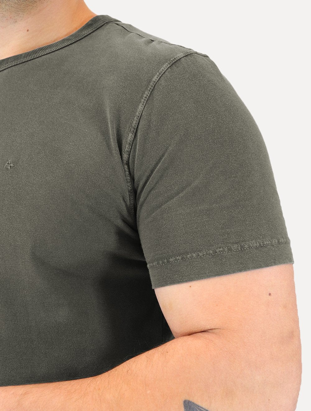 Camiseta Aramis Masculina Regular Piquet Bordado Verde Militar
