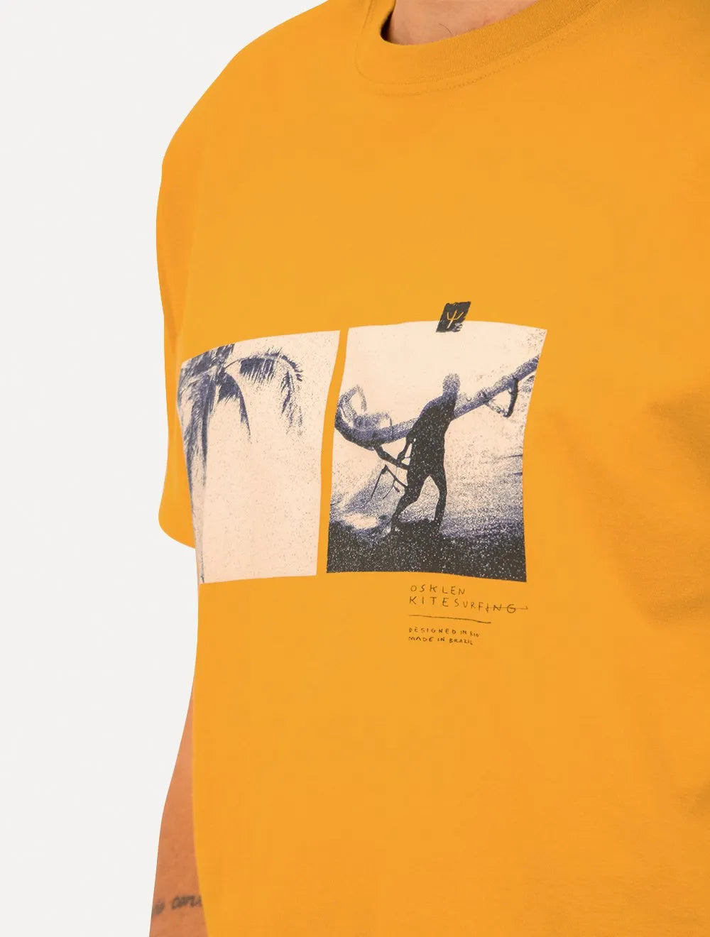 Camiseta Osklen Masculina Regular Vintage Tropical Winds Amarelo Escuro