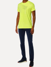 Camiseta Calvin Klein Jeans Regular Never Give Up Amarelo Claro