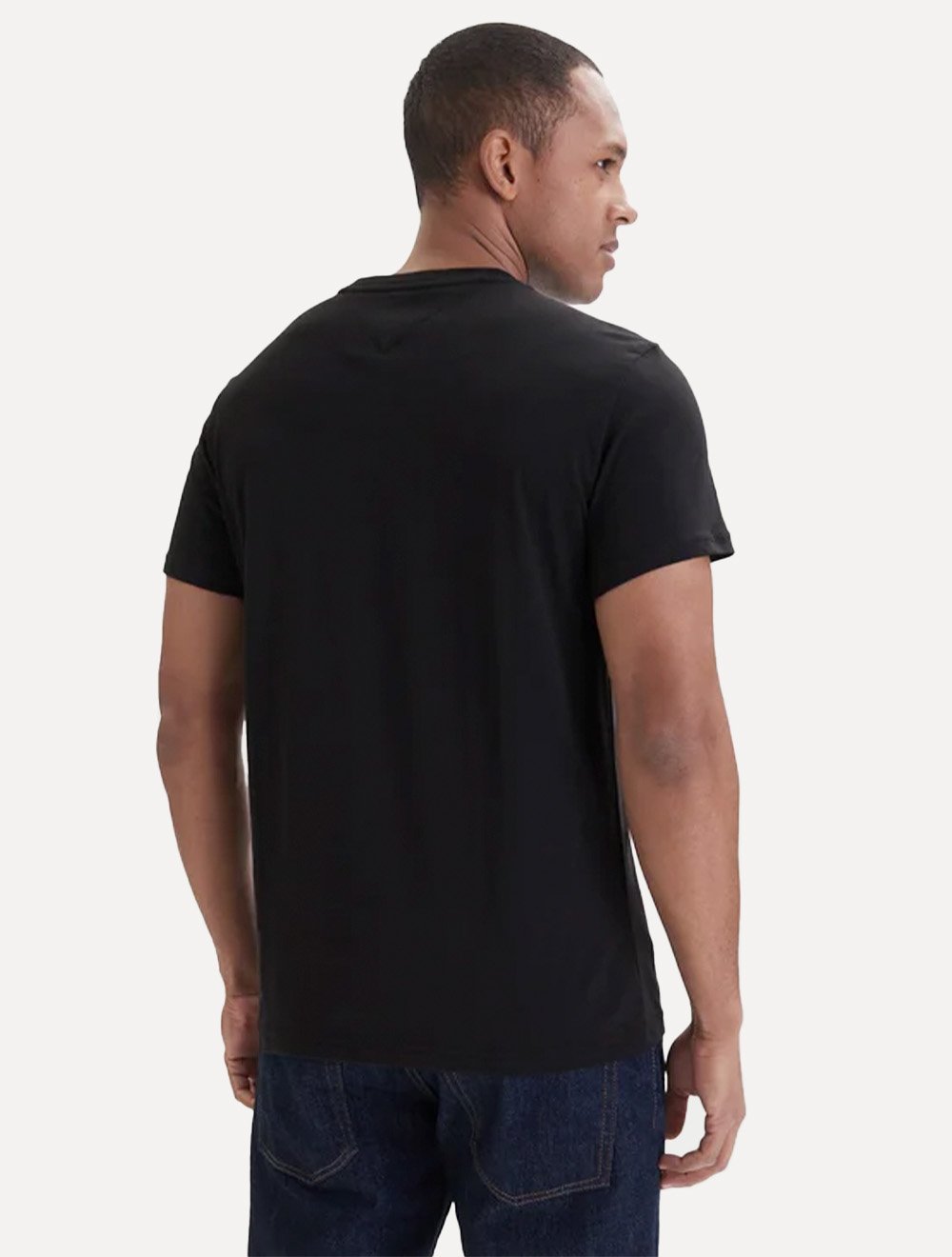 Camiseta Tommy Jeans Masculina Regular Sign Chest Preta