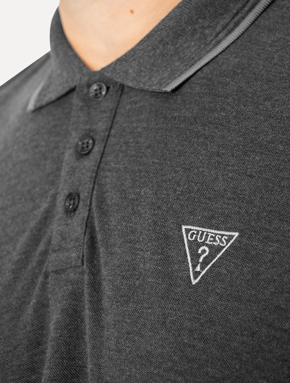 Polo Guess Masculina Piquet Frisos Triangulo Bordado Light Cinza Escuro Mescla