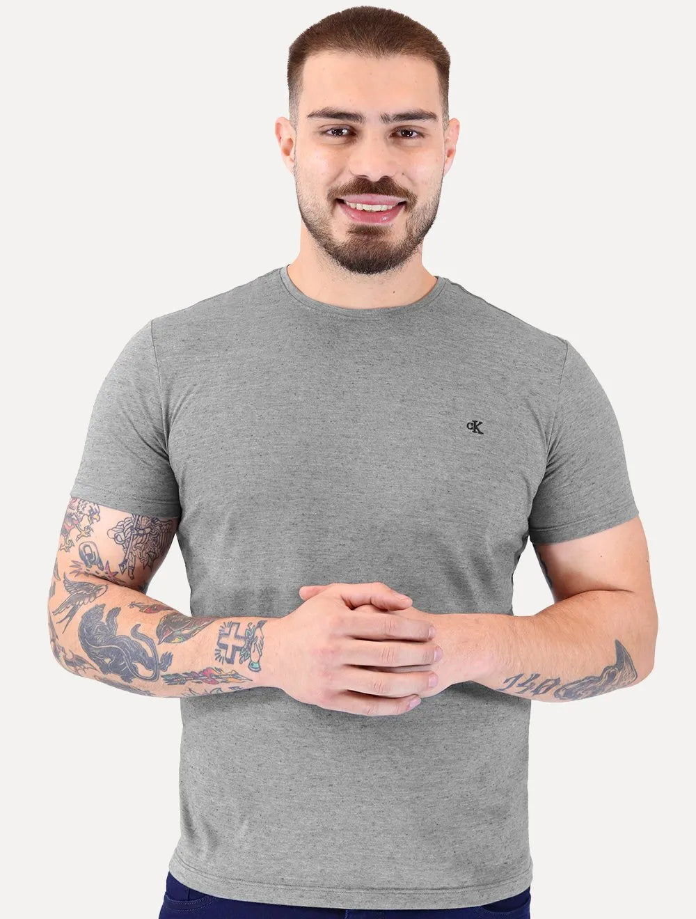 Camiseta Calvin Klein Jeans Masculina CK Bordado Peito Cinza Mescla