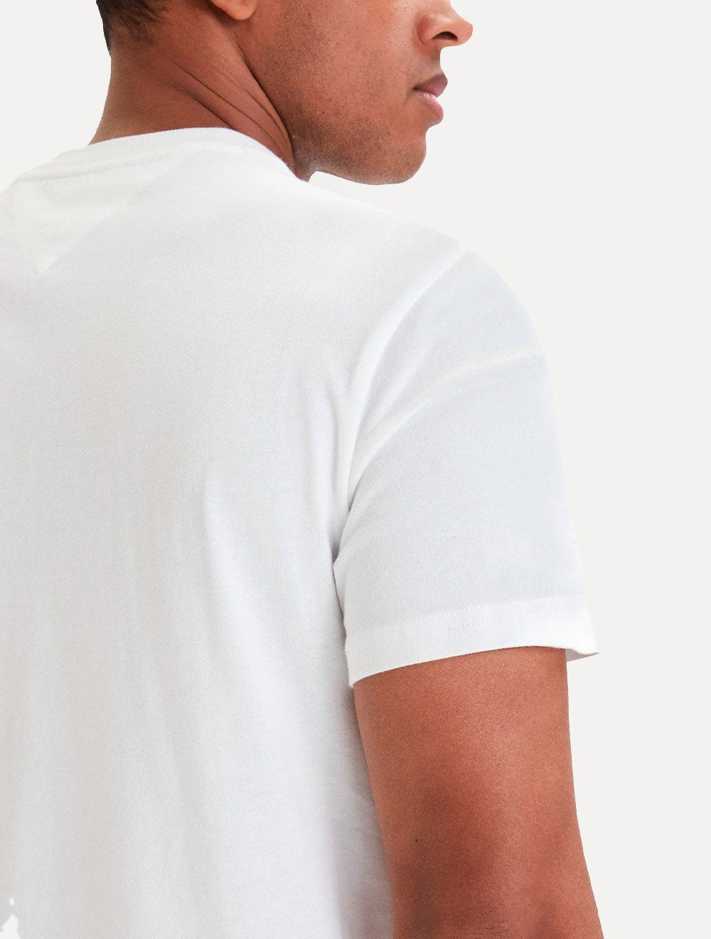 Camiseta Tommy Jeans Masculina Regular Signature Stripe Off-White