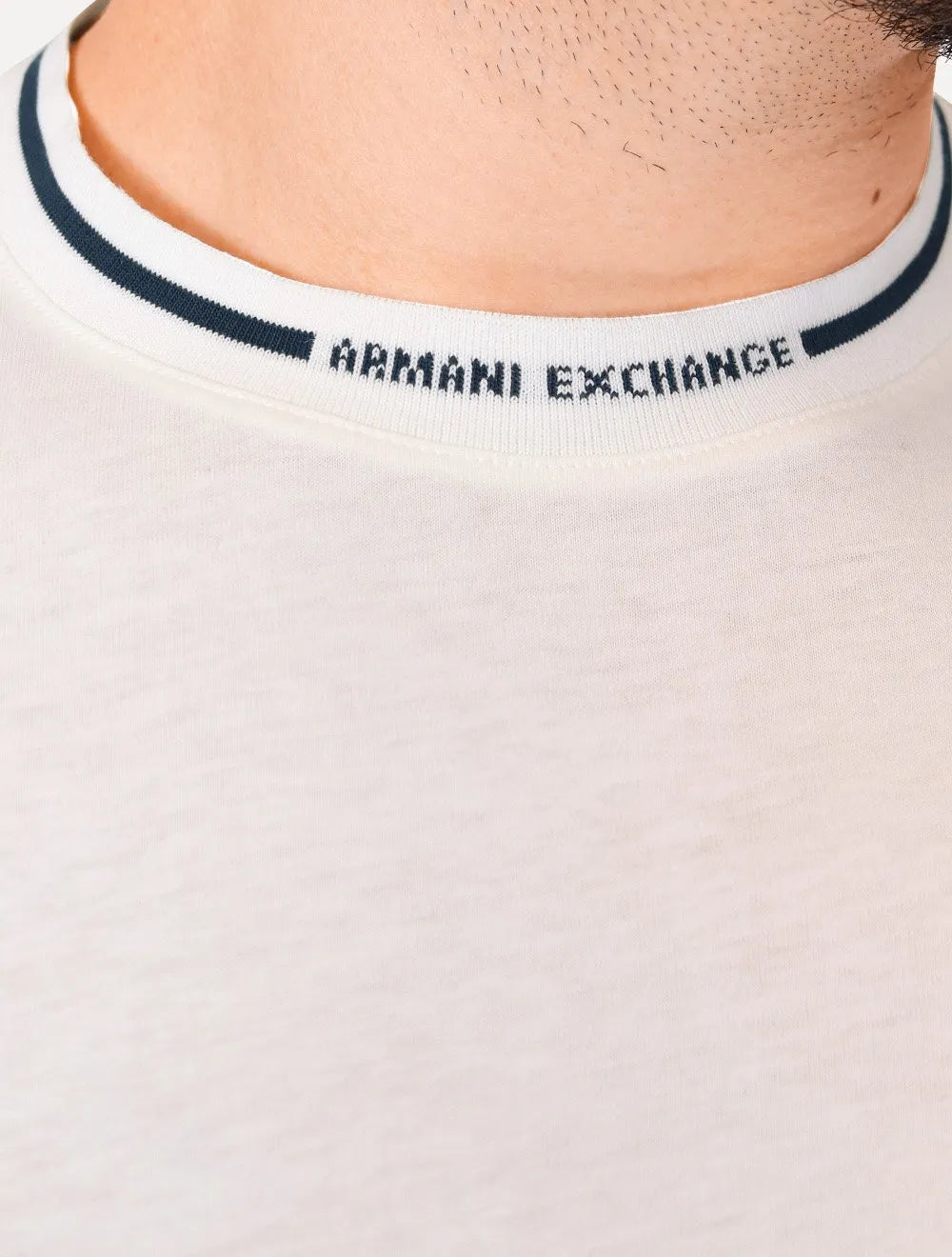 Camiseta Armani Exchange Masculina Regular Fit Marca Gola Off-White
