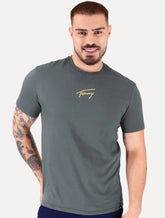 Camiseta Tommy Jeans Masculina Embroidered Signature Center Grafite