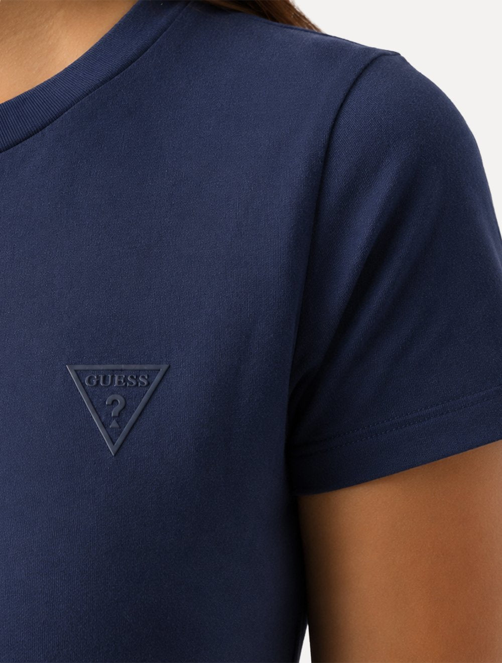 Camiseta Guess Feminina Chest Rubber Logo Azul Marinho