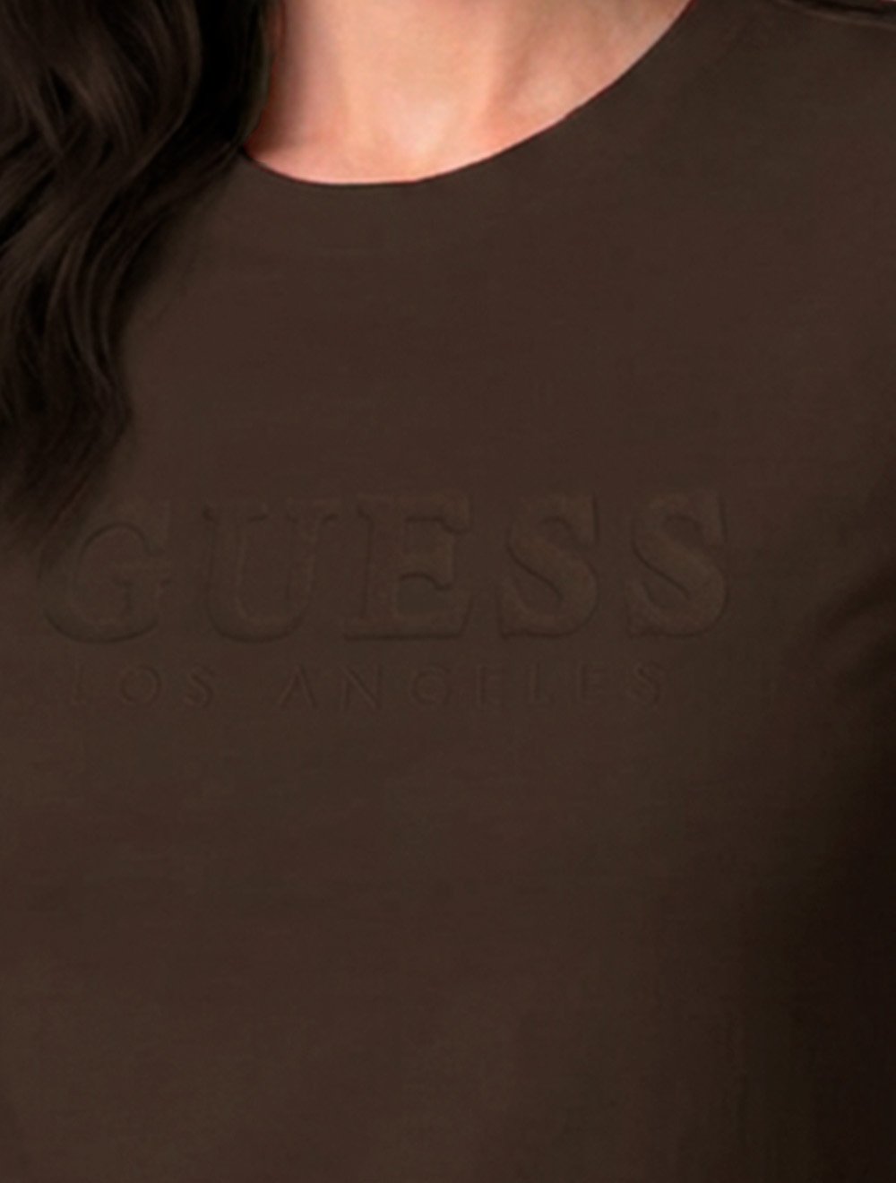 Camiseta Guess Feminina Bold Cursive Embossed Logo Marrom