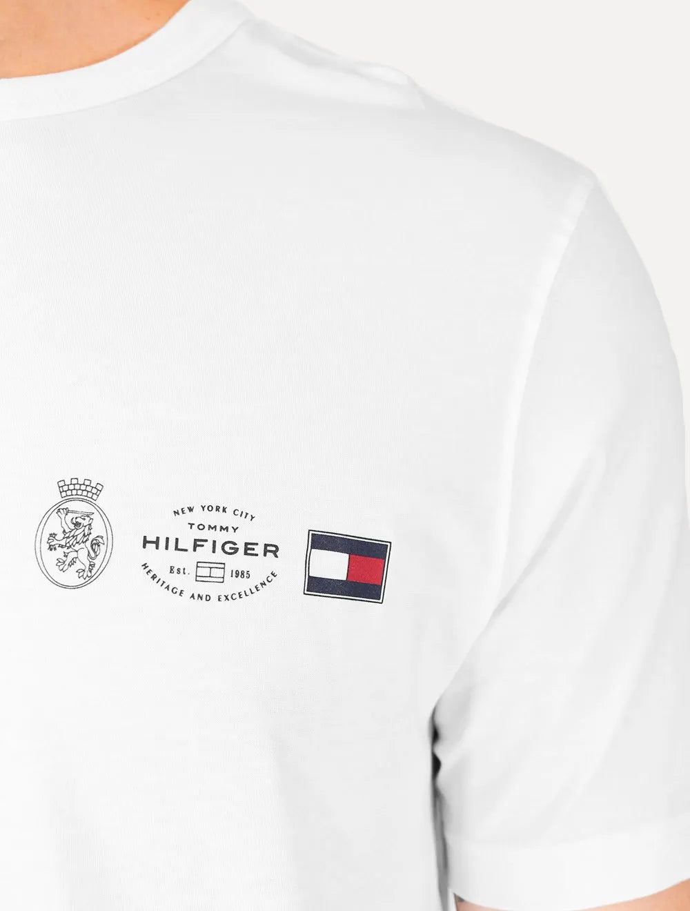 Camiseta Tommy Hilfiger Masculina Regular Small Crest Outline Branca