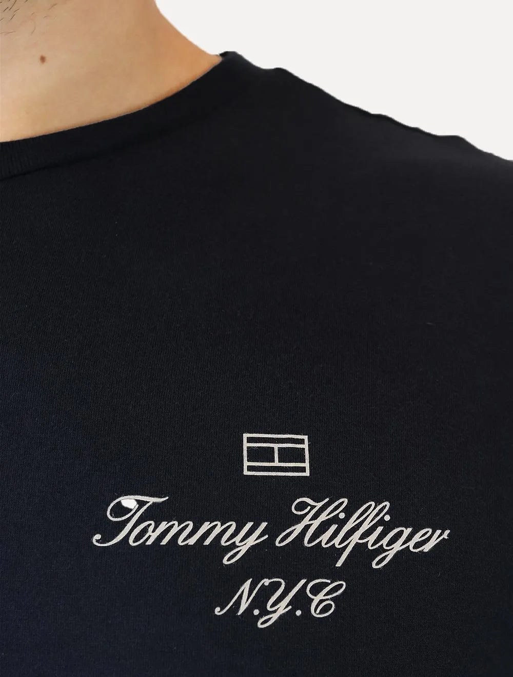 Camiseta Tommy Hilfiger Masculina Outline Flag Script Azul Marinho