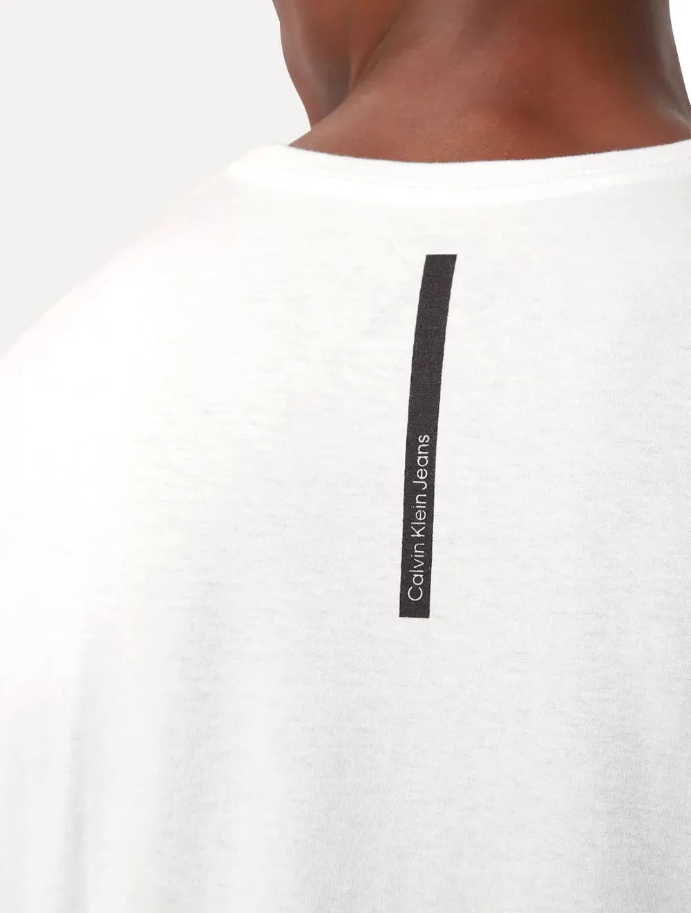 Camiseta Calvin Klein Jeans Masculina Issue Logo Dark Block Branca