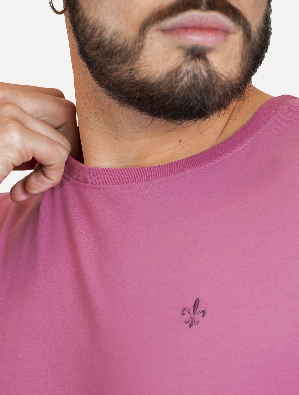Camiseta Dudalina Masculina Essentials Modal Logo Rosa Médio