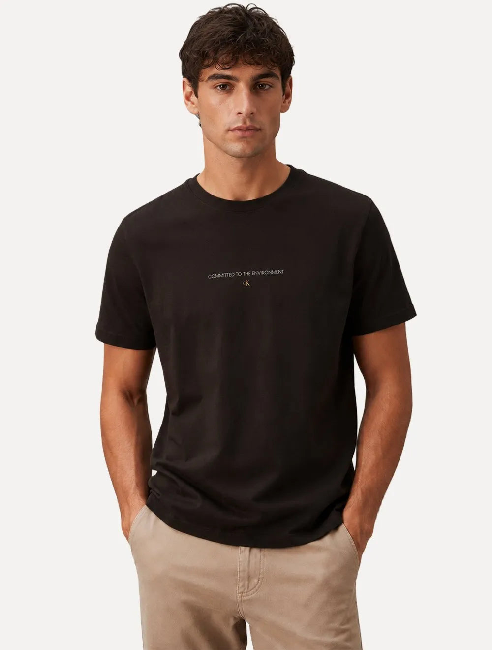 Camiseta Calvin Klein Jeans Masculina Committed to the Environment Marron Escuro