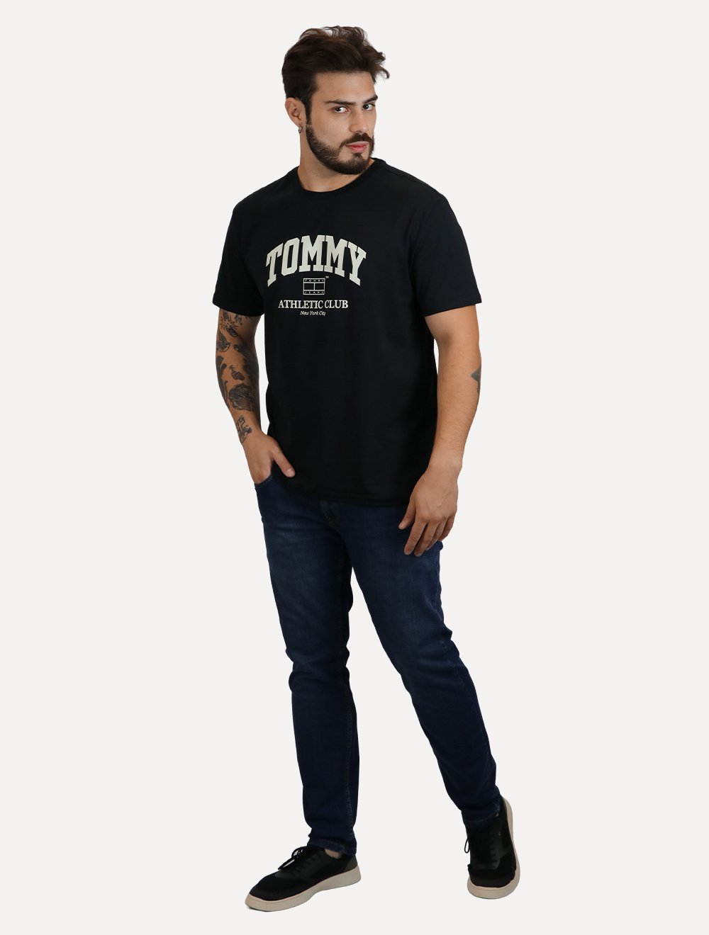 Camiseta Tommy Jeans Masculina Regular Athletic Club Preta