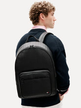 Mochila Tommy Hilfiger Embossed Flag Curve Preta