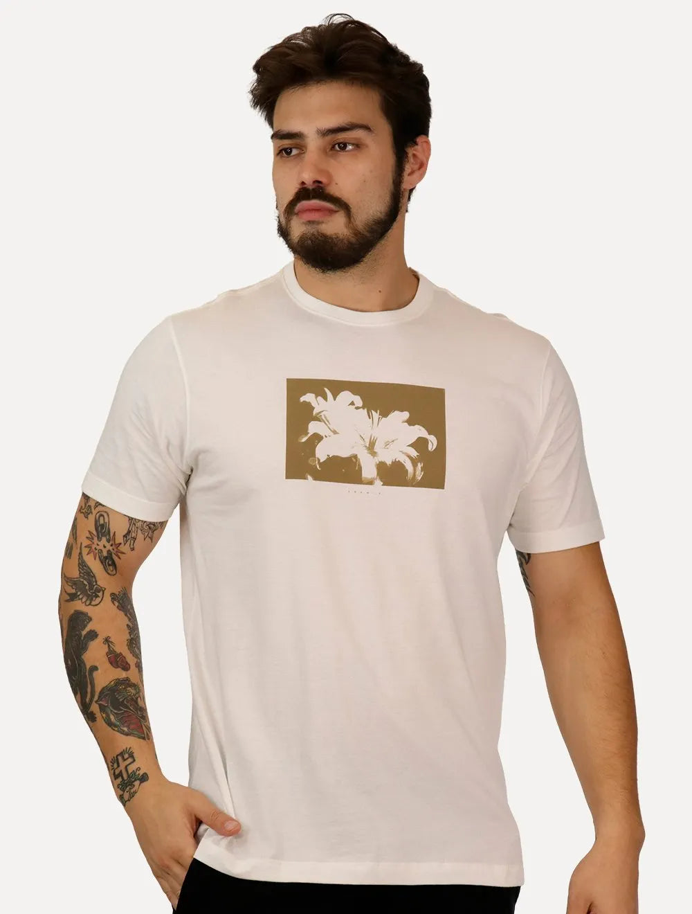 Camiseta Aramis Masculina Regular Lírio Fotografia Off-White