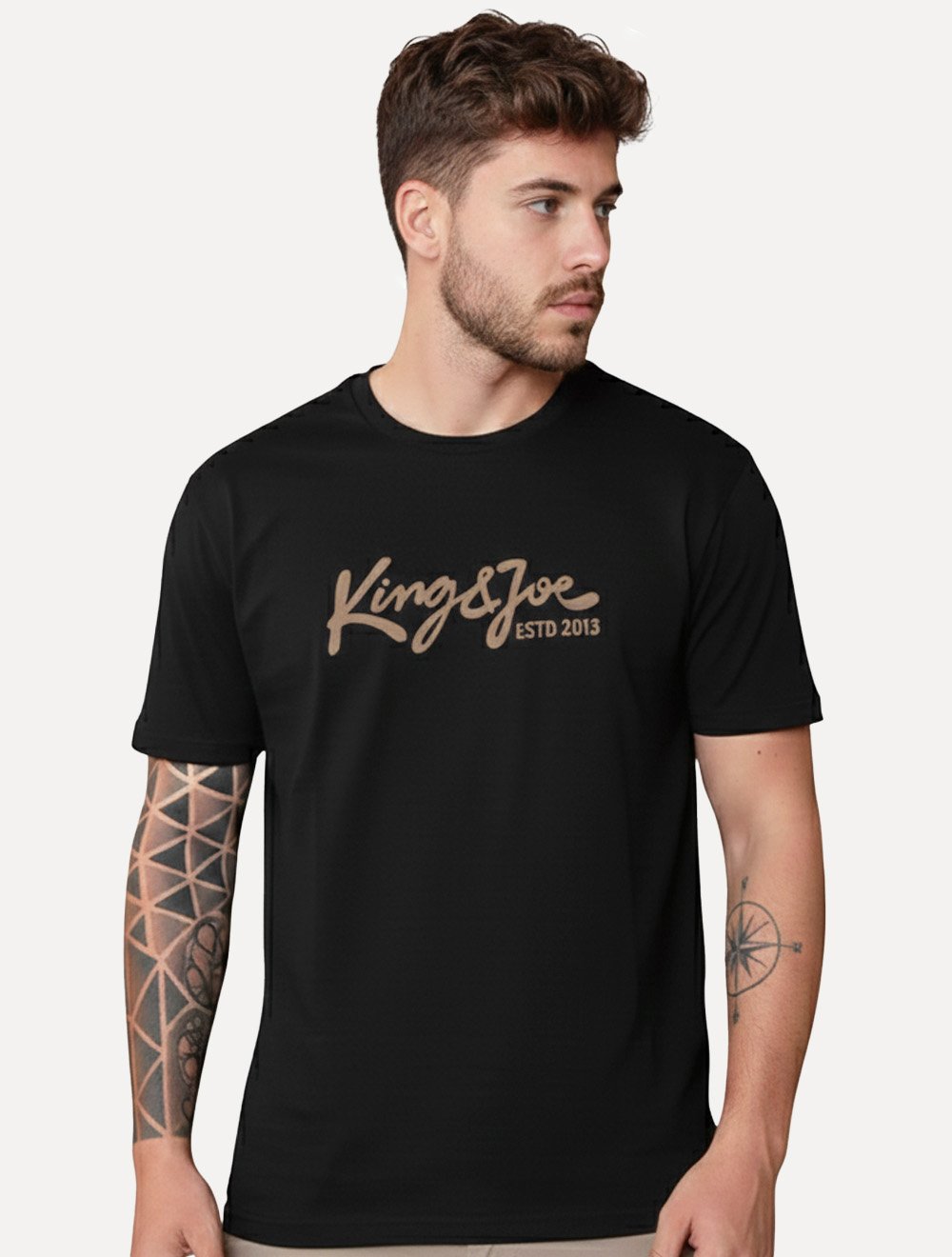 Camiseta King & Joe Masculina Signature Logomania Estd 2013 Preta