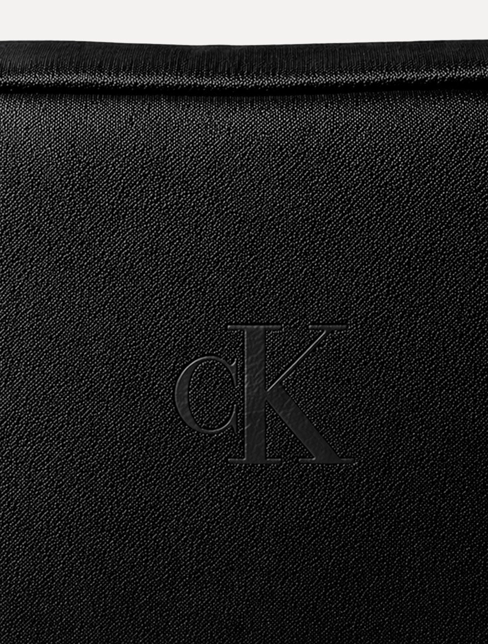 Necessaire Calvin Klein Jeans Nylon Dark CK Logo Preta