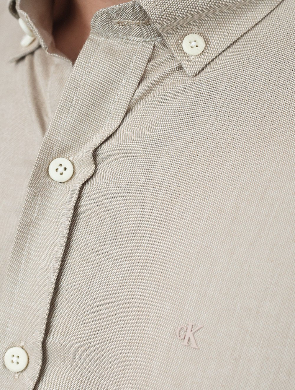 Camisa Calvin Klein Jeans Masculina Regular Oxford Leve Logo Cáqui Claro