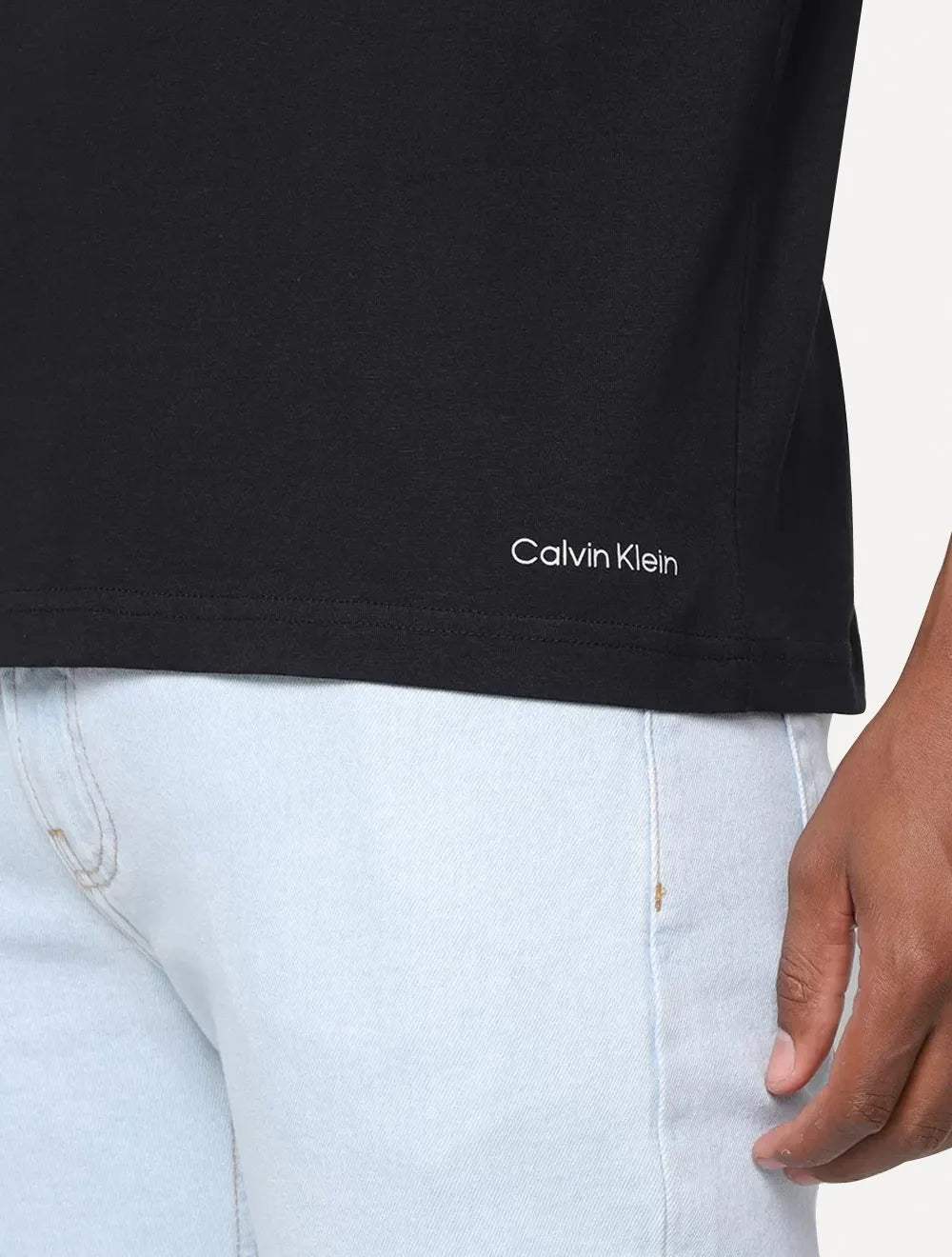 Camisetas Calvin Klein Underwear Masculinas C-Neck Branca e Preta Pack 2UN