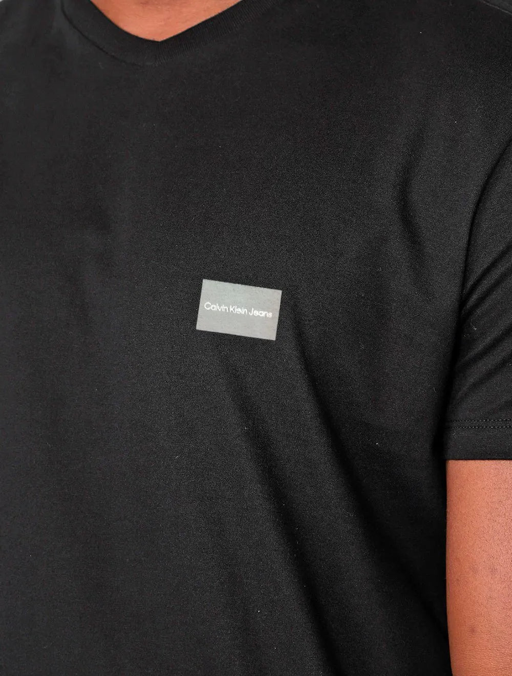 Camiseta Calvin Klein Jeans Masculina Gola V Light Square Preta