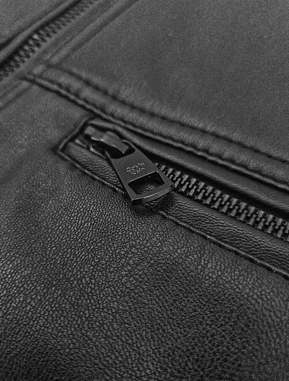 Jaqueta Calvin Klein PU Pocket Preta