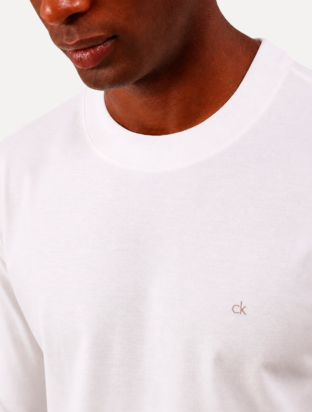 Camiseta Calvin Klein Jeans Masculina Manga Longa Rubber CK Frontal Off White