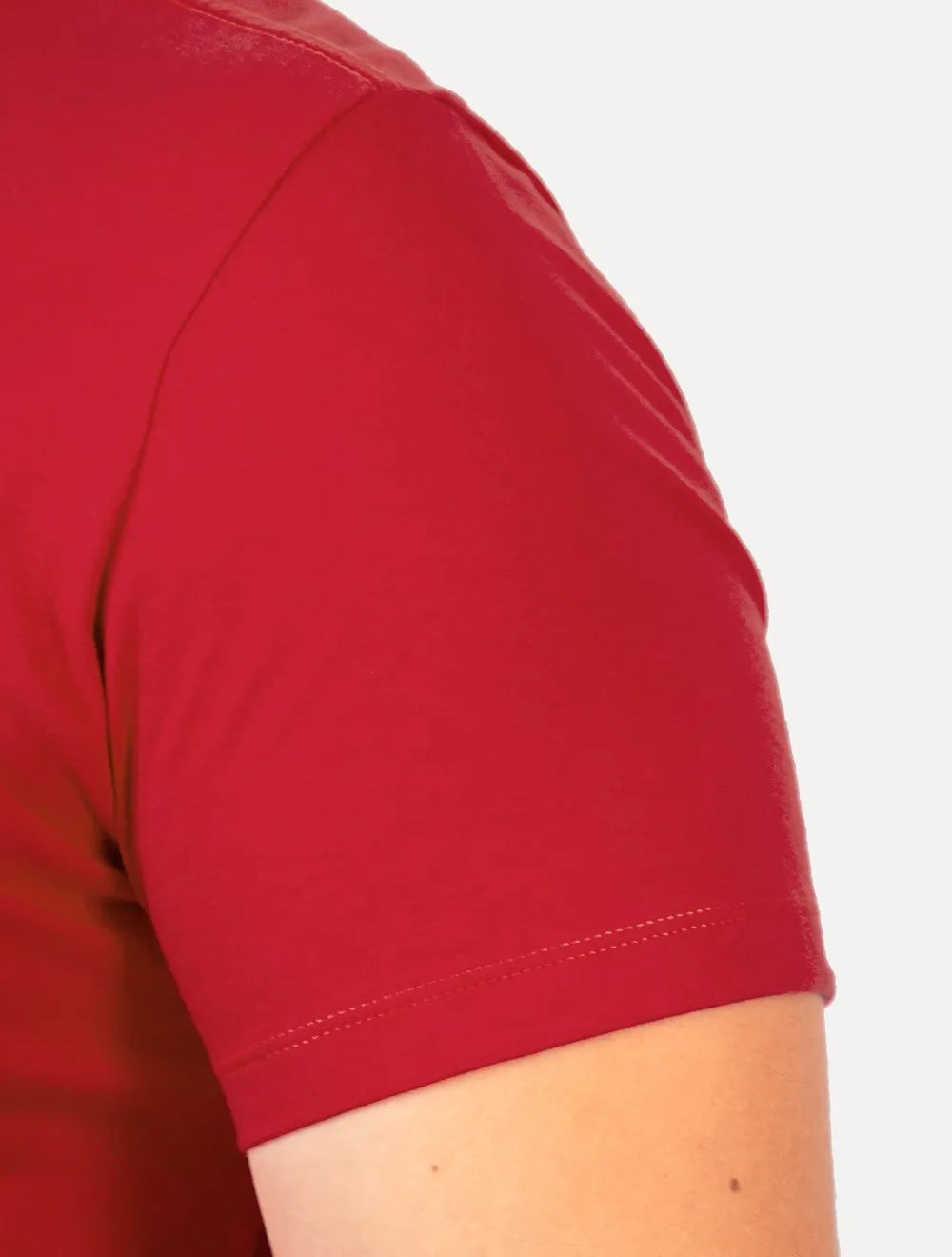 Camiseta Guess Masculina Embossed Logo Vermelha