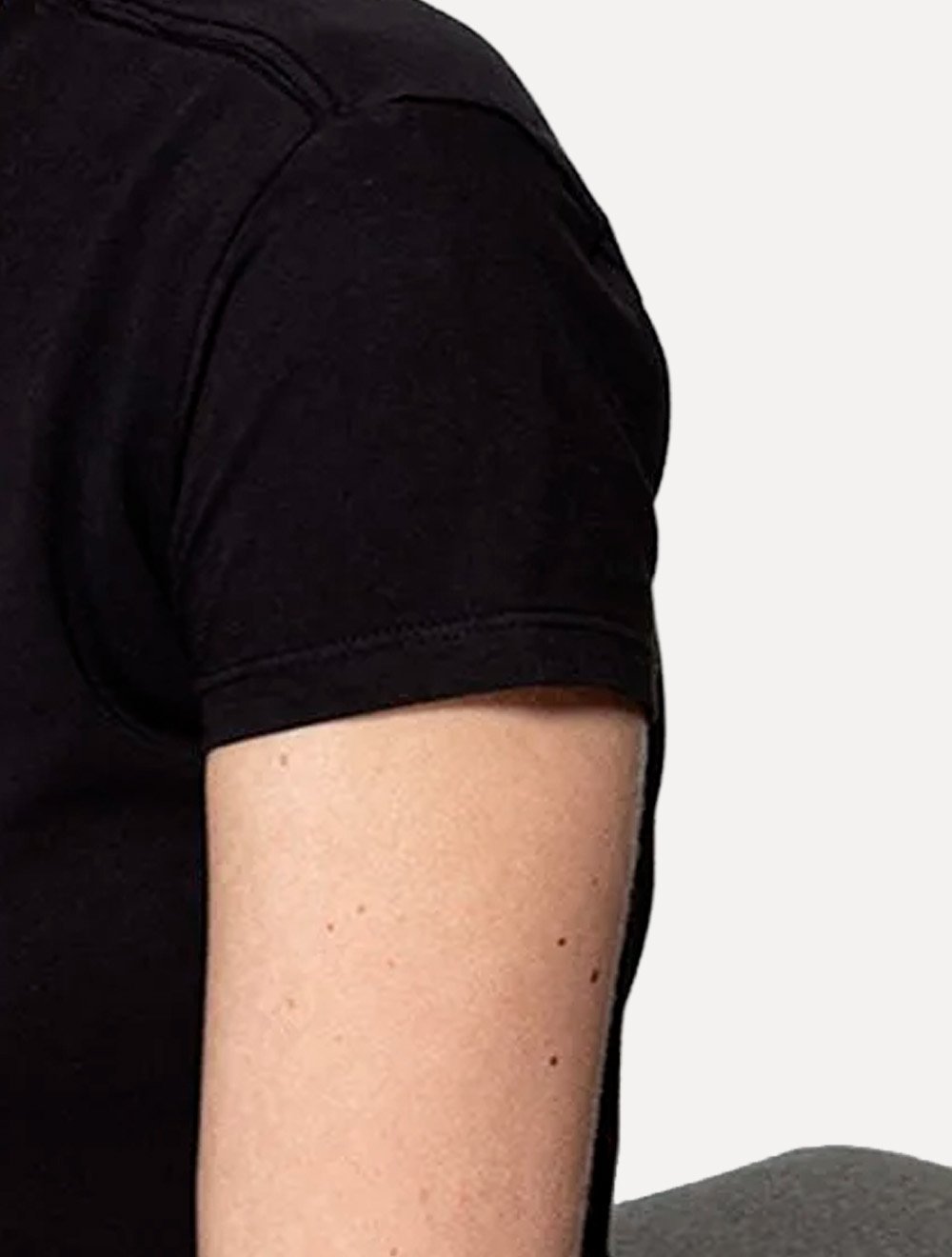 Camiseta Guess Feminina Classic Trand Mark Logo Preta