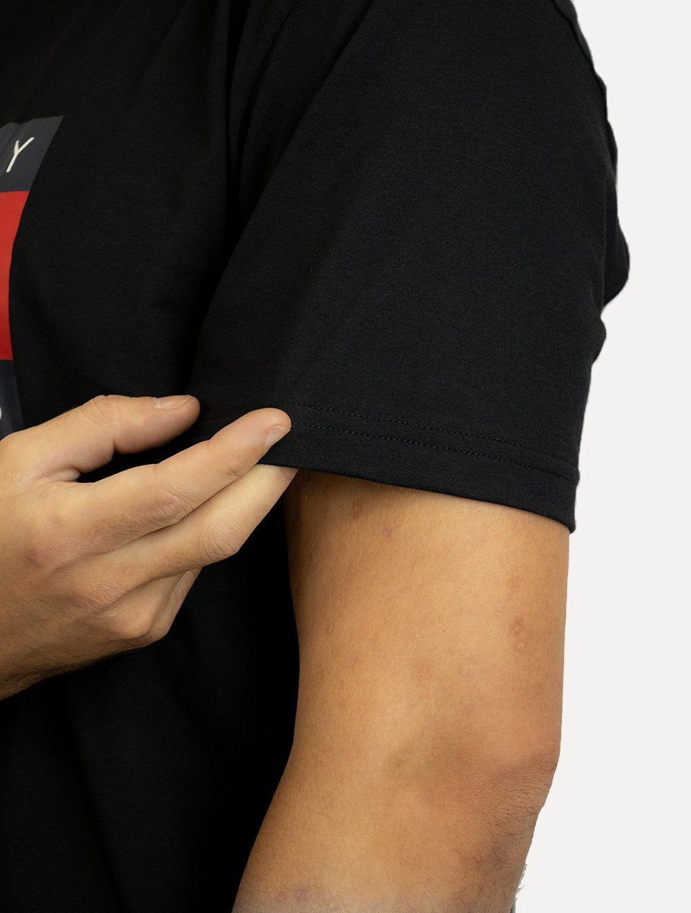 Camiseta Tommy Jeans Masculina Regular Skate Flag Preta